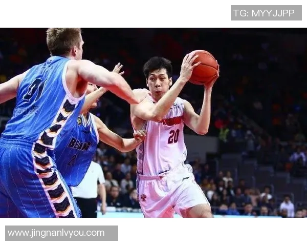 任骏飞领衔广东队奋战CBA季后赛展现篮球风采与团队精神 任骏飞领衔广东队奋战CBA季后赛展现篮球风采与团队精神